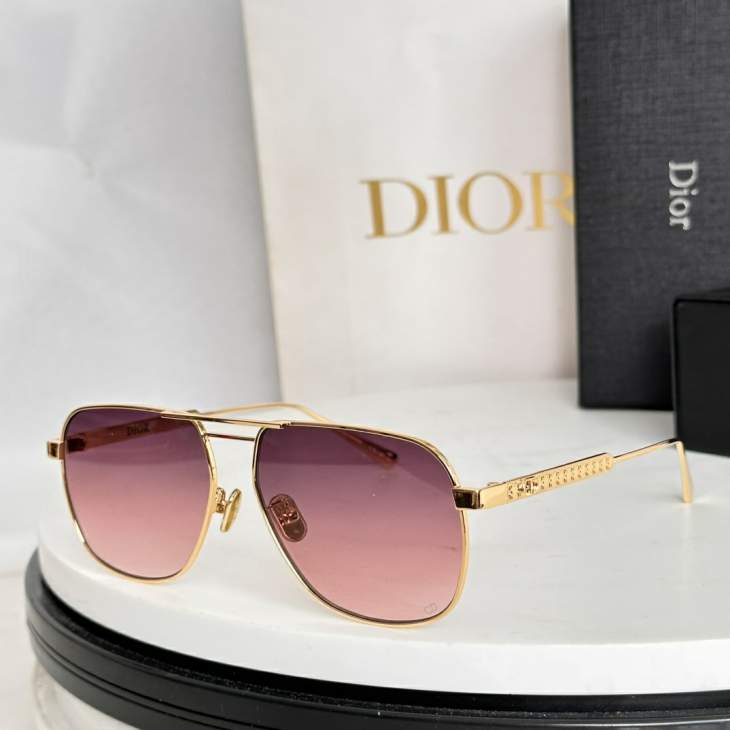 Picture of Dior Sunglasses _SKUfw77643979fw
